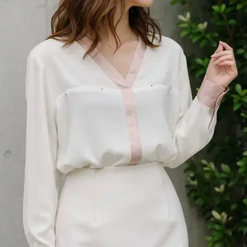 Loungedress 배색 블라우스