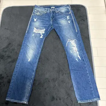 True Religion Ricky Relaxed Straight 30