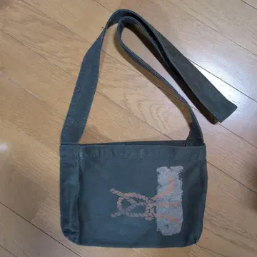 다크 그린 숄더백 소