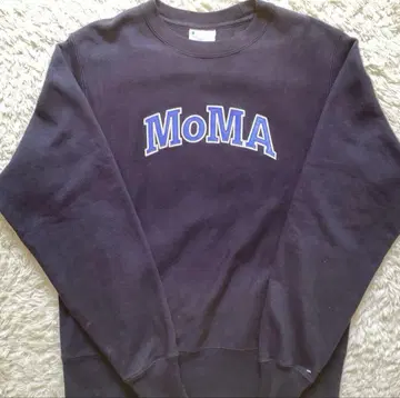 Champion MoMA 맨투맨
