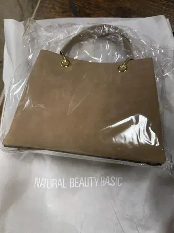 NATURAL BEAUTY BASIC 누베라 아이렛 토트백 베이지