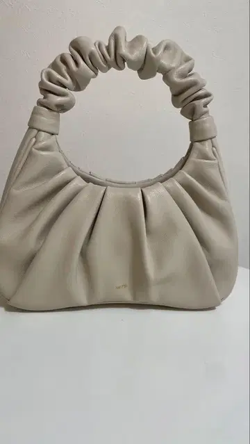 JWPEI Gabbi 핸드백 아이보리 화이트