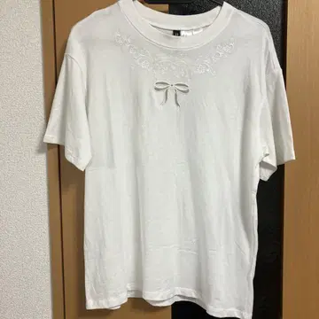 헬로키티 H&M 화이트 반팔 티셔츠 XS
