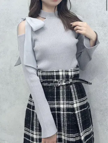 dazzlin 원숄더 리본 니트탑 그레이
