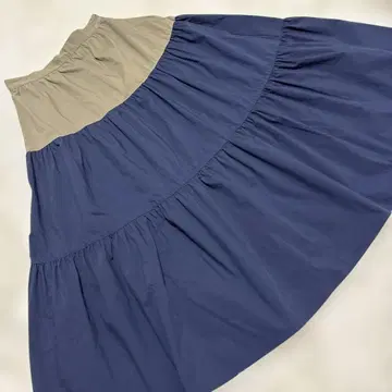 새상품급 IENA 바이컬러 플레어 스커트 네이비 카키
