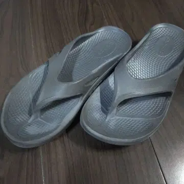 그레이 비치 샌들
