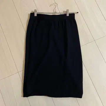 ST. JOHN 블랙 타이트 스커트
