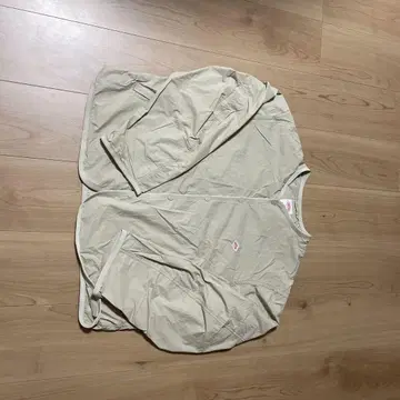 단톤의 바스락거리는 얇은 소재 자켓