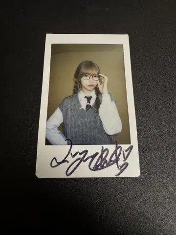 Liyuu 사인 폴라로이드