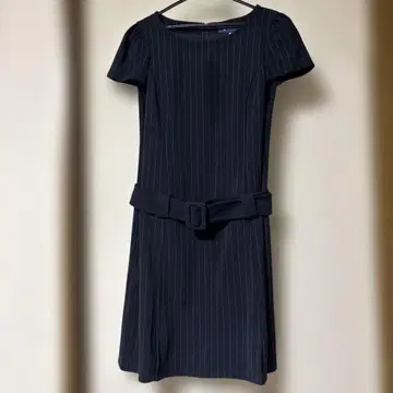M'S GRACY 네이비 스트라이프 반팔 무릎 기장 원피스
