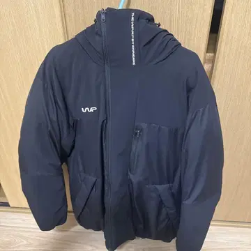 WVP 후드 부착 블랙 다운 자켓