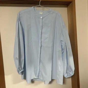Elura 스카이블루 개더 긴팔 셔츠