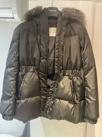 새상품급 MONCLER BADYFUR 다운 자켓 블랙