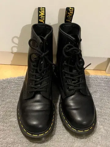 새상품급 Dr.Martens 블랙 하이컷 부츠