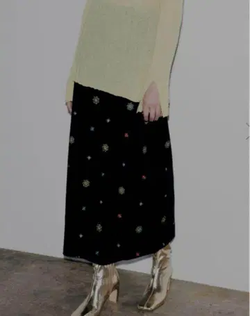 AMERI GLITTER EMBROIDERY VELOUR SKIRT