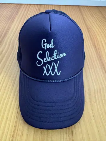 God Selection XXX 트래커 캡 purple