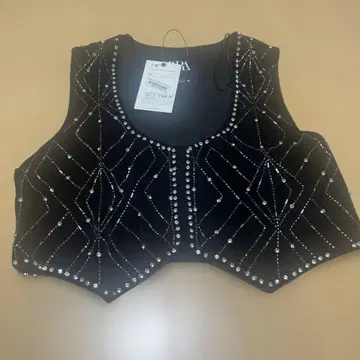 미사용 새상품 ZARA 비쥬 장식 블랙 크롭 베스트