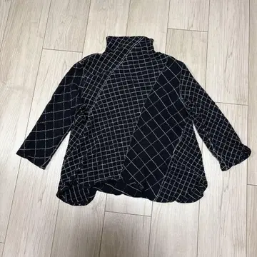 요건 레일 울 하이넥 니트 긴팔 체크 자수 블랙 M
