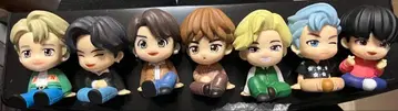 BTS 피규어 7체 세트와 굿즈