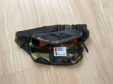 PARROTT CANVAS 카모플라쥬 바디백