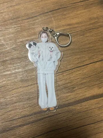 코루네 쌩얼 출근 아크릴 키링