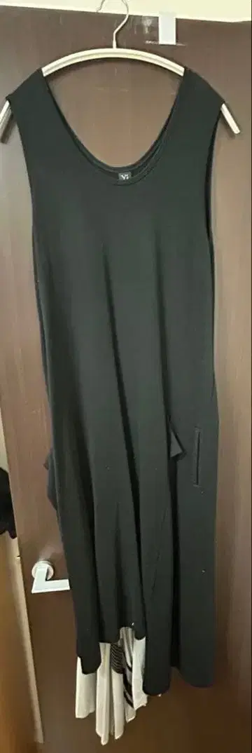 슬리브리스 원피스 블랙
