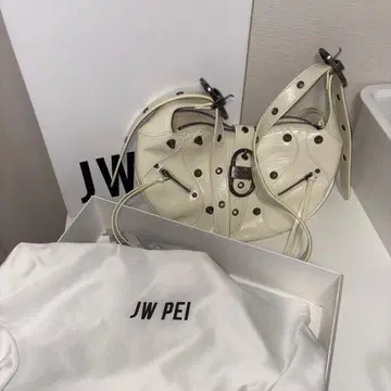 jwpei tessa 숄더백 화이트 아이보리