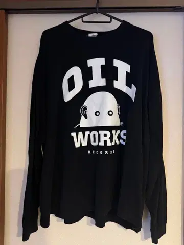 OIL WORKS 블랙 롱 슬리브 T셔츠