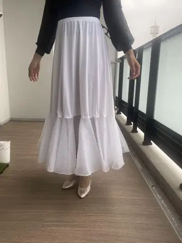 화이트 플레어 스커트 이단 플레어