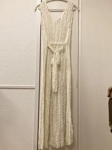 미사용 ZARA 아이보리 V넥 롱 드레스 레이스 슬리브리스 꽃무늬