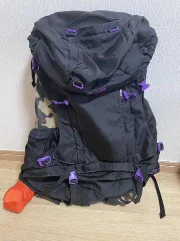 콜맨 대형 백팩 블랙/보라색 카모플라쥬