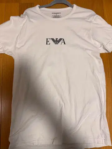 EMPORIO ARMANI 화이트 T셔츠 M