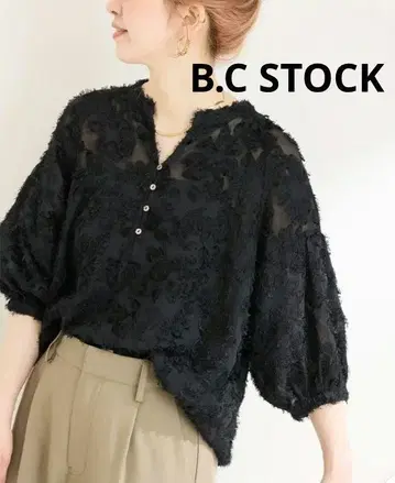 B.C STOCK 하프 퍼프 슬리브 자카드 블라우스 7부 소매 블랙