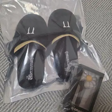 G-DRAGON 미니 라이트 키링과 슬리퍼 세트