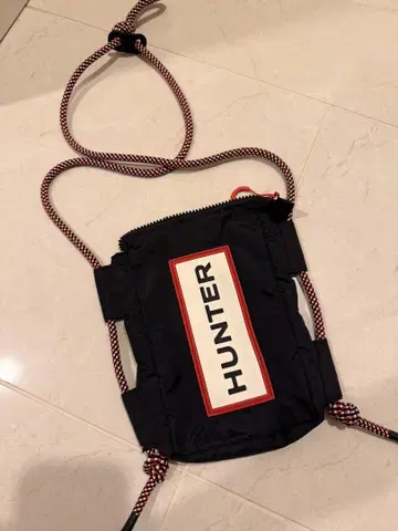 새상품급 HUNTER 조절 가능 스트랩 지퍼 사선 파우치 경량 남녀 공용