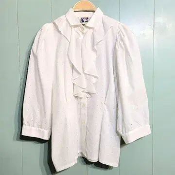화이트 프릴 옷깃 블라우스 꽃 자수 돌먼 슬리브 허리 쉐이프