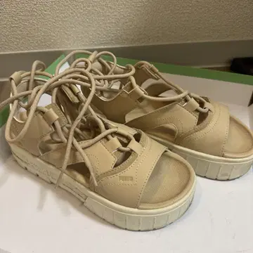 PUMA 베이지 스포츠 샌들 통굽
