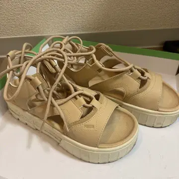 PUMA 베이지 스포츠 샌들 통굽