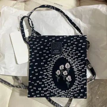 미나 페르호넨 꽃무늬 자수 숄더백