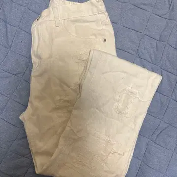 화이트 데미지 가공 스트레이트 데님 팬츠