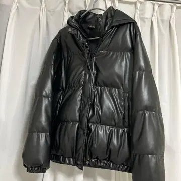 가죽 후드 부착 다운 자켓 블랙