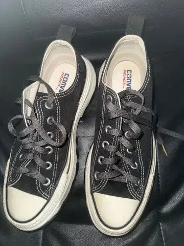 블랙 캔버스 스니커즈 통굽