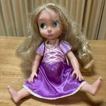 보라색 드레스 금발 인형