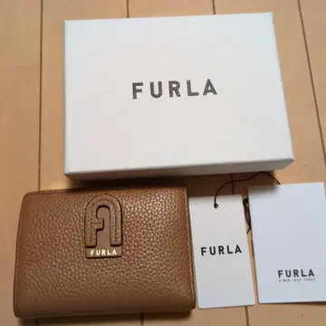 FURLA 브라운 가죽 이단 접이식 지갑