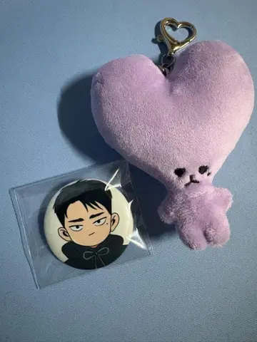 서인국 키링과 캔뱃지