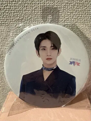 세븐틴 조슈아 빅 캔뱃지 스탠드 2019 MUSEUM
