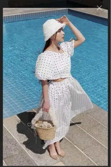 WEB 한정판 사이드 컷 아웃 원피스