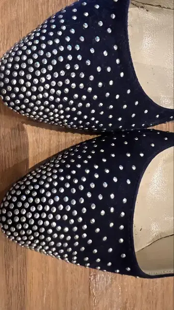 JIMMY CHOO 네이비 스터드 펌프스 36.5
