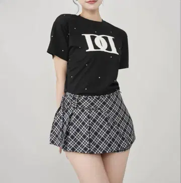 다리치 퀼팅 아플리케 비쥬 T셔츠 BLK