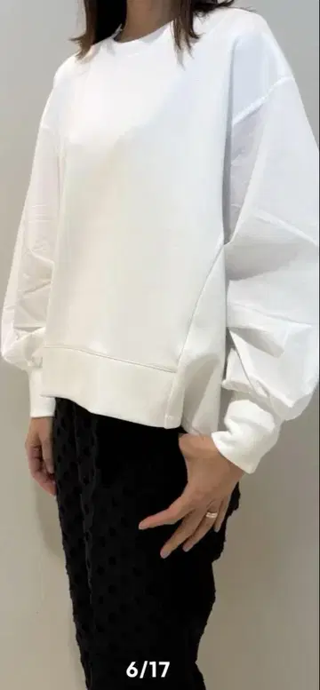 [ RILATO리라토 ] 백 턱 이소재 티셔츠 화이트